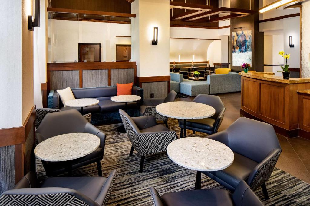 Ruang duduk di Hyatt Place Charlotte Arrowood