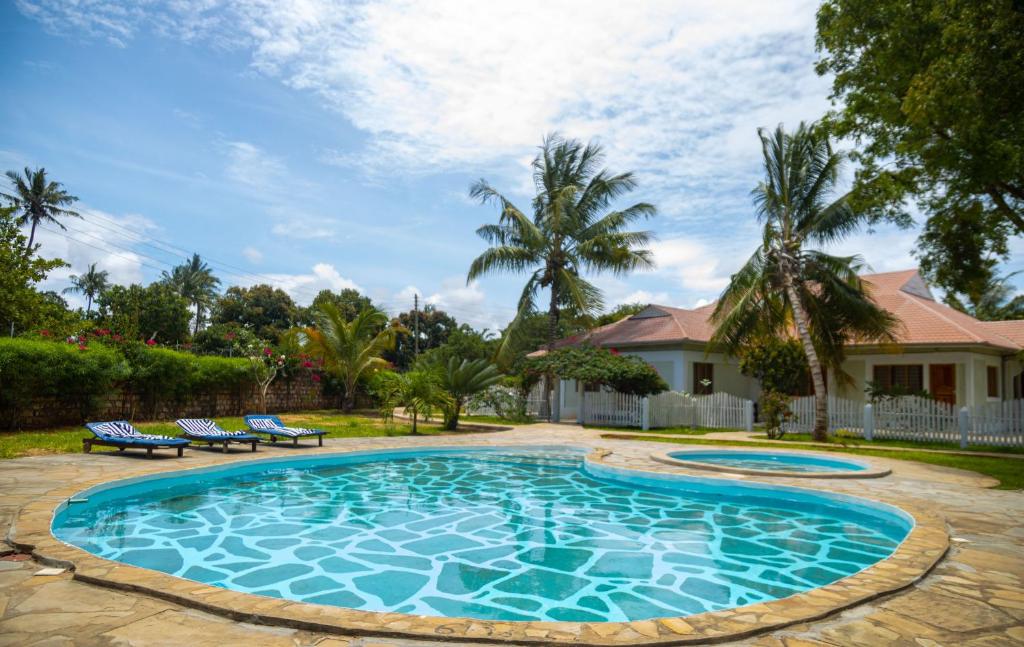 The swimming pool at or close to Gabsgate Resort