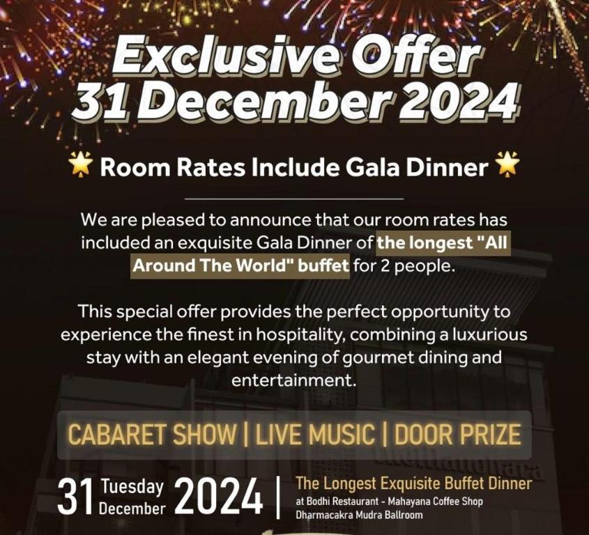 een flyer voor een evenement met vuurwerk op de achtergrond bij The Manohara Hotel Yogyakarta in Yogyakarta