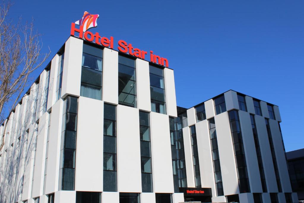 a building with a hotel sign on top of it at Star inn Lisbon Airport in Lisbon