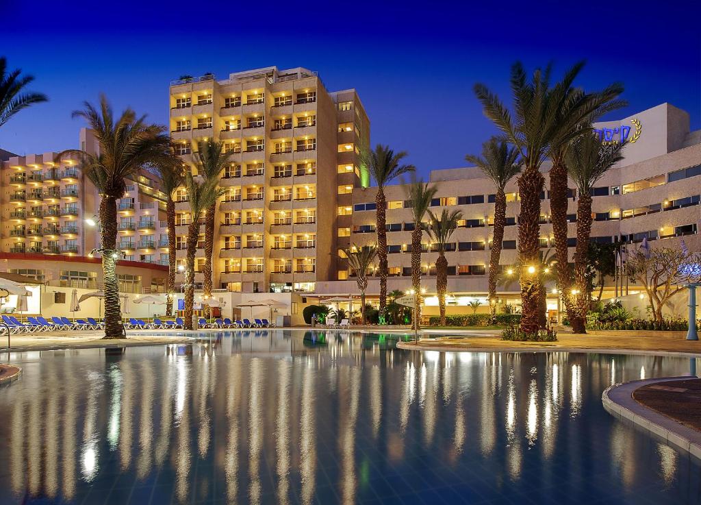 A piscina localizada em Caesar Premier Eilat Hotel ou nos arredores