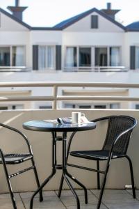 Un balcón o terraza en Cornwall Motor Lodge