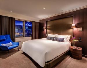 Posteľ alebo postele v izbe v ubytovaní The Star Grand Hotel and Residences Sydney