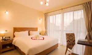 Ліжко або ліжка в номері Lotos Inn & Suites, Nairobi