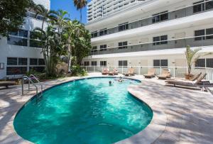 A piscina localizada em Premiere Hotel ou nos arredores