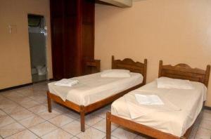 Cama ou camas em um quarto em Hotel Alvorada I