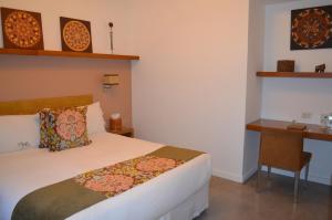 a hotel room with a bed and a desk at Mine Hotel in Buenos Aires