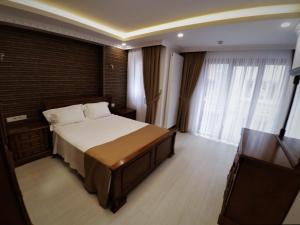 Giường trong phòng chung tại Taksim Flat