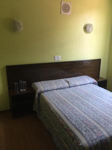 a bedroom with a large bed with a wooden headboard at Hotel Oxford in Mexico City