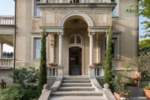 an entrance to a building with stairs leading to a door at Villa Maria Hotel in Cannobio