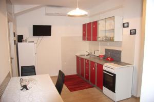 A kitchen or kitchenette at Apartment in city center