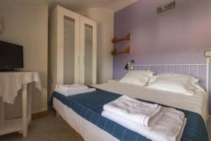 Hostal Arribes del Duero tesisinde bir odada yatak veya yataklar