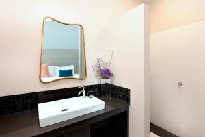 Un baño de The Stirling Arms Hotel