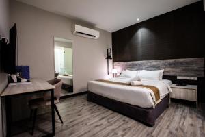 The Leverage Business hotel (Skudai) 객실 침대