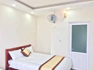 Giường trong phòng chung tại Mai Ngoc Hotel