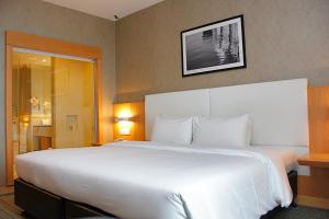 Cama ou camas em um quarto em Holiday Villa Johor Bahru City Centre