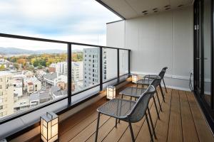 the square hotel KANAZAWA tesisinde bir balkon veya teras