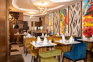 A restaurant or other place to eat at Be Poet Baixa Hotel