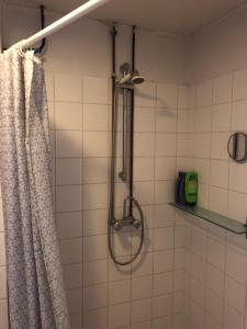 Bathroom sa house with garden, 10 min from city centre