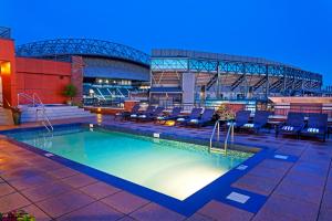 A piscina localizada em Silver Cloud Hotel - Seattle Stadium ou nos arredores