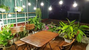 ภาพในคลังภาพของ Top Location 3-4-5 Bedrooms House in Centre of Ha Noi - Clean, Cozy and Private - THE TOURNESOL ในฮานอย