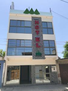 a building with a sign that says hotel at HOTEL LOS PINOS CENTRO in Tuxtla Gutiérrez