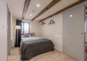 a bedroom with a bed in the corner of a room at Le Carré d'or - Appartement avec vue Cathédrale in Strasbourg