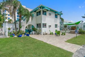 גינה חיצונית ב-Hollywood Beachside Boutique Suite