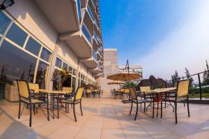 Balkon lub taras w obiekcie Hotel des Mille Collines