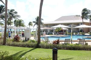 The swimming pool at or close to The Grand Caymanian Resort