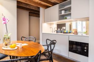 a kitchen and dining room with a wooden table and chairs at Dare Lisbon House in Lisbon