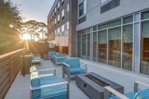 Seating area sa Holiday Inn Express - Fort Walton Beach Central, an IHG Hotel