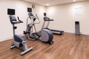 Fitnesscenter och/eller fitnessfaciliteter på Holiday Inn Express Fort Worth West, an IHG Hotel