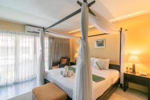 Tempat tidur dalam kamar di Baan PhuAnda Phuket