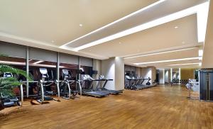 Fitness centar i/ili fitness sadržaji u objektu Crowne Plaza Chengdu Wenjiang, an IHG Hotel