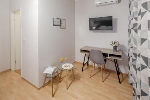 a small dining room with a table and chairs at Pansion Waldinger in Osijek