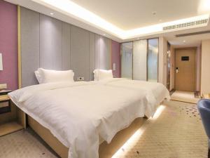 Una cama o camas en una habitación de Lavande Hotels·Foshan Bijiang Light Rail Country Garden Headquarters