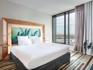 Кровать или кровати в номере Novotel Auckland Airport