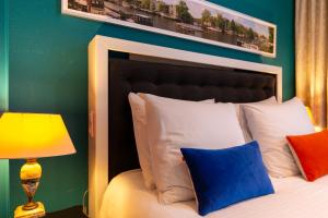 a bedroom with a bed with a blue wall at B&B Blossom in Amsterdam