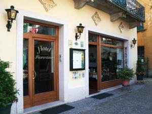 Facade o entrance ng Hotel Fiorentino