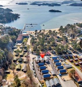 an aerial view of a beach with houses and the water at Hytte med 4 Soverom in Kristiansand