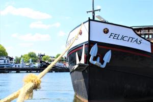 a boat is tied up in the water at Felicitas in Amsterdam