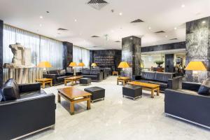 A seating area at Radisson Blu Hotel Lisbon