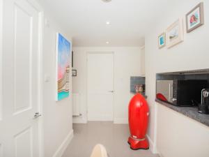 a living room with a red ottoman in a room at The Art Studio in Bath