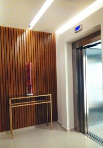 a lobby with a wood paneled wall and a door at Hotel Madrid in Tuxtla Gutiérrez