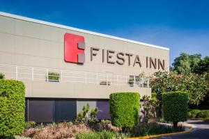 a fiesta inn sign on the side of a building at Fiesta Inn Aeropuerto CD Mexico in Mexico City