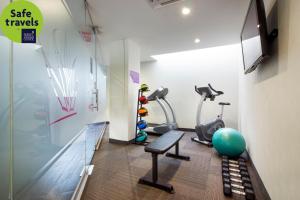 a gym with exercise equipment in a room at Hotel MX garibaldi in Mexico City