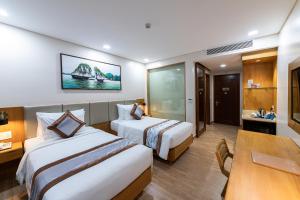 Кровать или кровати в номере Marina Bay Con Dao Hotel