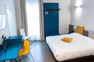 A bed or beds in a room at Hotel Eubea