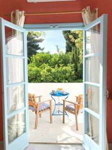 A balcony or terrace at Giannakis Filoxenia